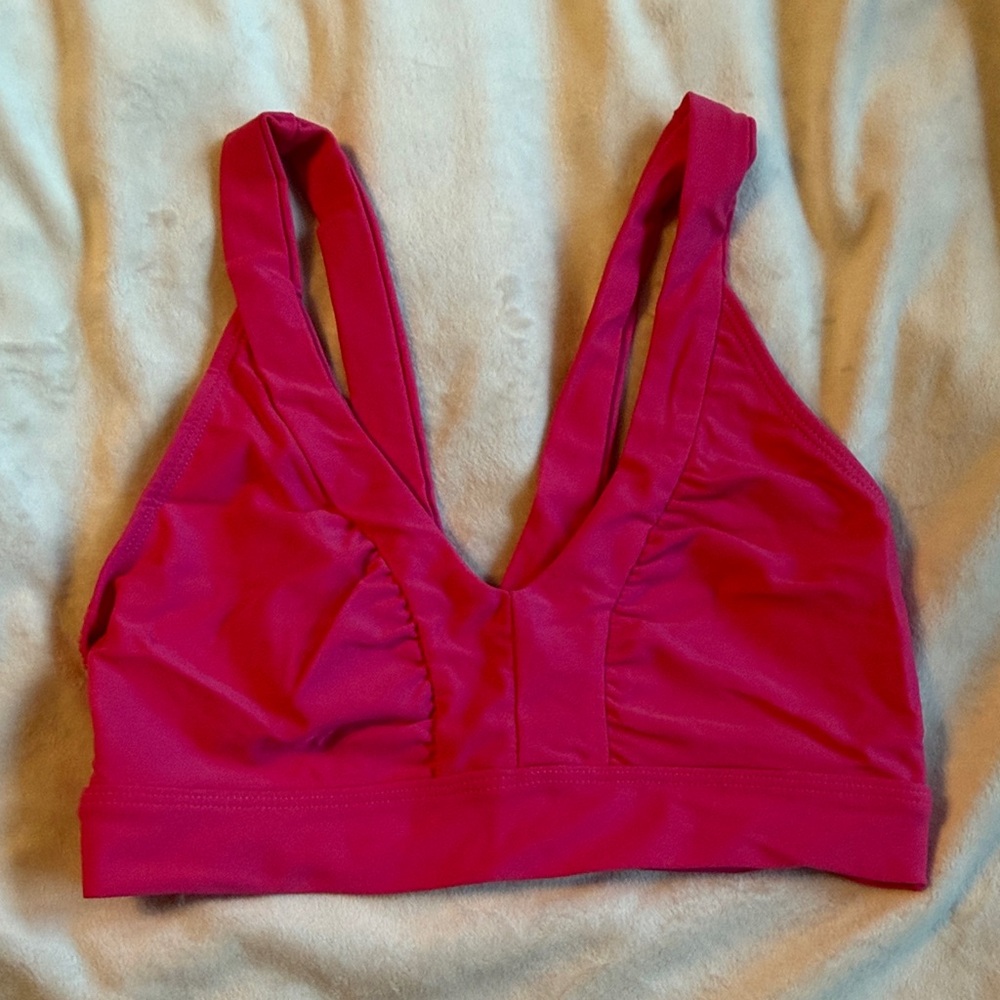 V-Neck Sports Bra in Magenta